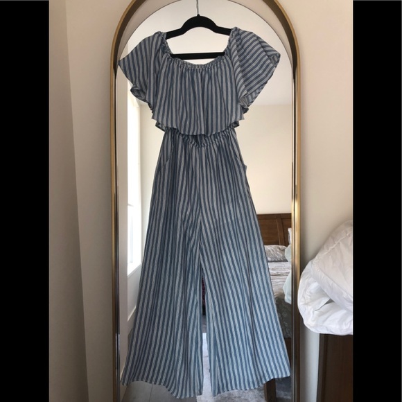 NWOT Urban Outfitters Off Shoulder Jumpsuit - Picture 5 of 6